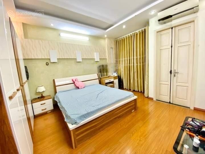 Bán nhà mặt phố Đại Từ, 65m2, 5 tầng, đầy đủ nội thất, view hồ, kinh doanh, lợi nhuận cao