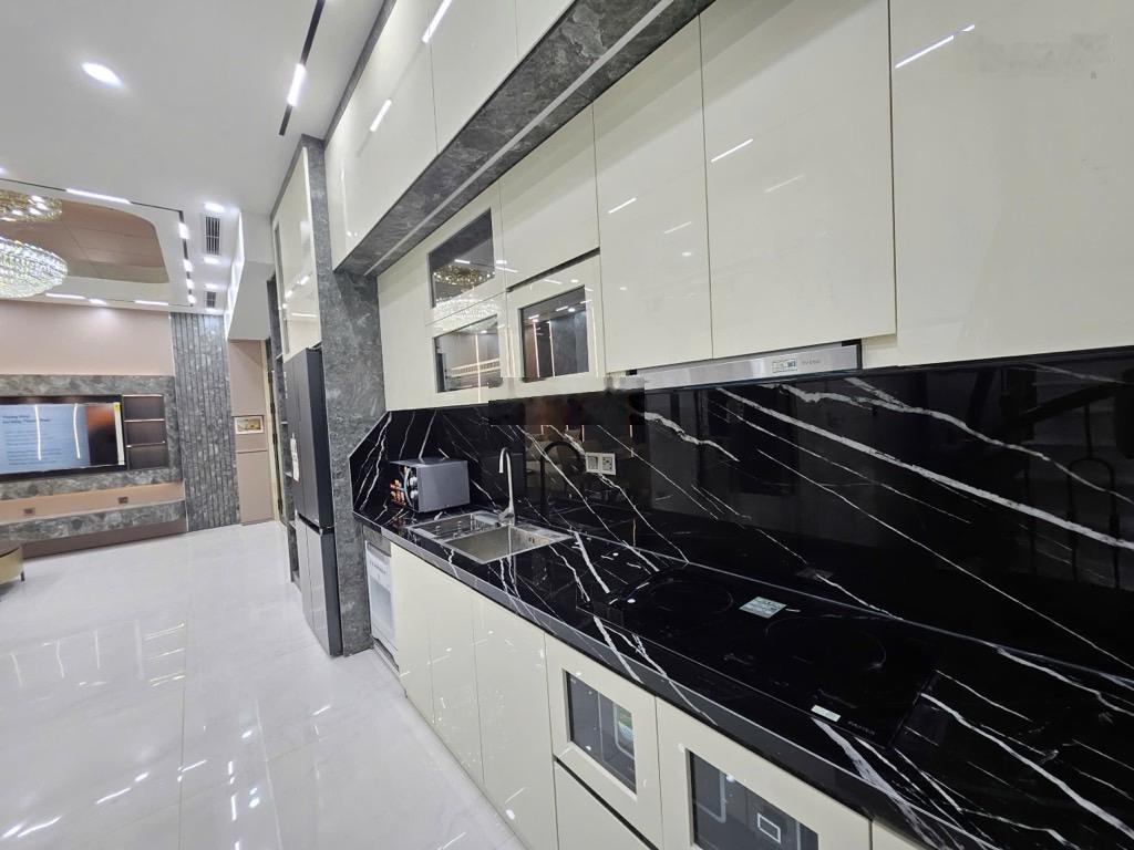 Bán nhà Đàm Quang Trung-Đối diện Aeon- ngõ rộng ô tô 7 chỗ vào nhà-34m2-7.3ty
