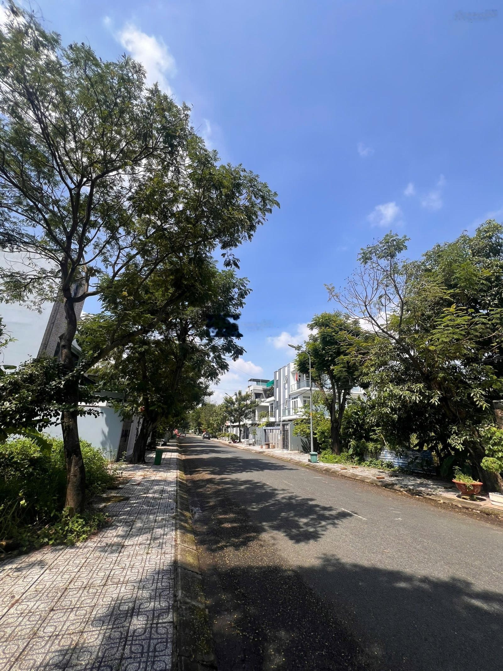 Bán đất 10m x 18m, khu dân cư an ninh, đường trước nhà 15m ngay Global City
