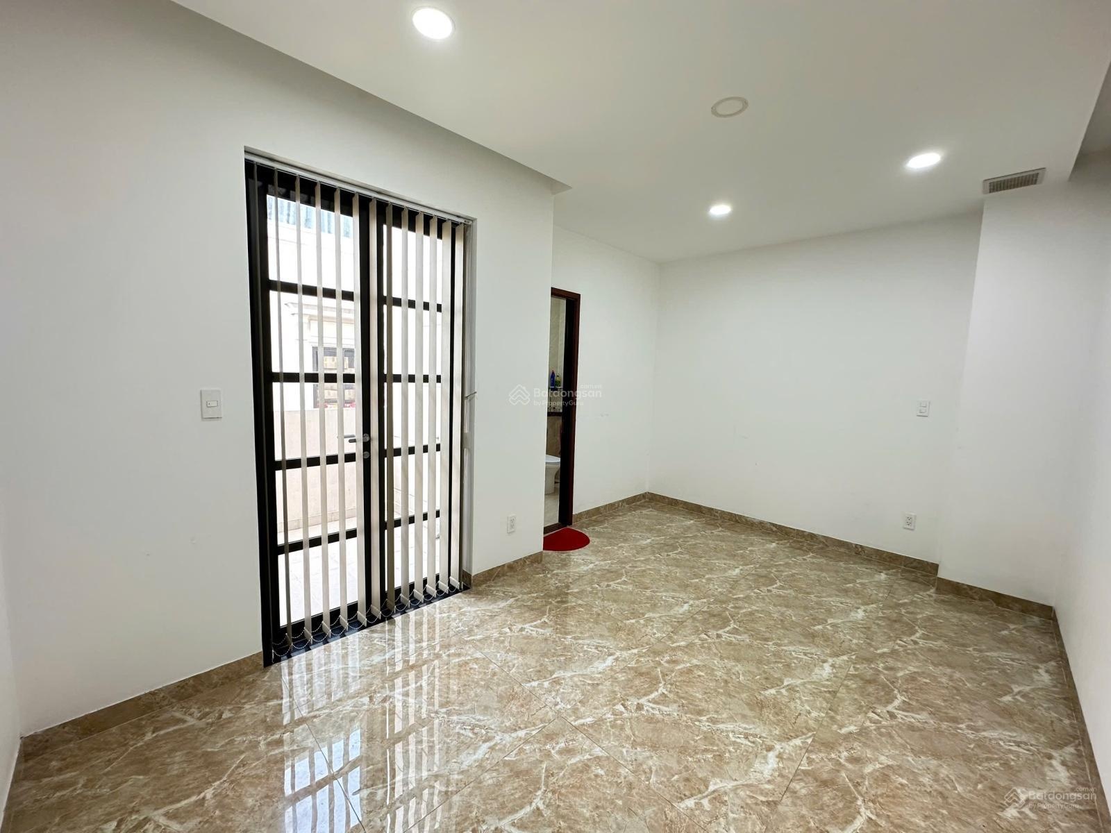 Cho thuê văn phòng chính chủ 5tr/th có ban công, hỗ trợ bàn ghế, hầm để xe khu Cityland p10 Gò Vấp