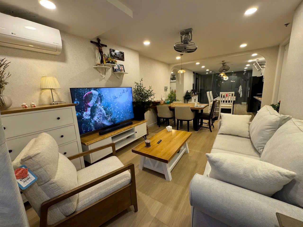 Cần bán shophouse Melody Residence 240m2 4PN, sẵn dòng tiền cho thuê, giá 11 tỷ, LH: 0777679268