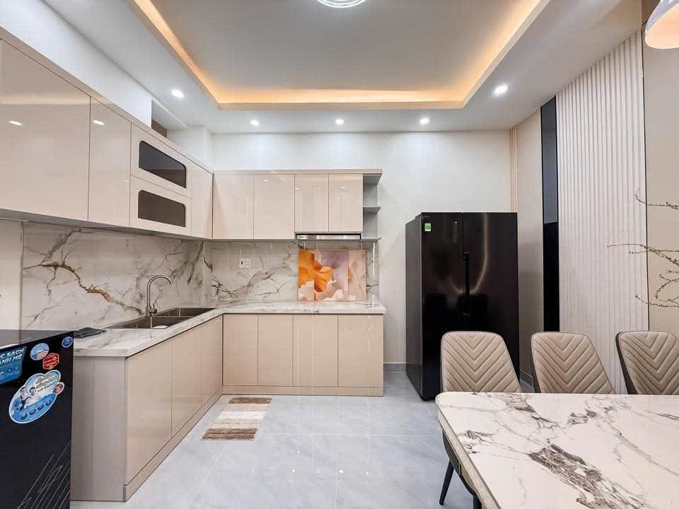 Chuyển công tác bán nhà Tân Hóa, 4 x 12, 4 tầng BTCT 4 PN 4WC, oto đậu sát vách, 5p ra chợ Phú Lâm