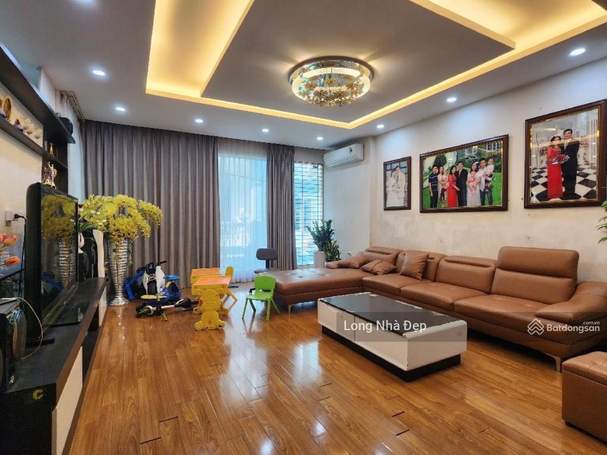 Không đối thủ! Nhà Đường Láng, thang máy xịn, cách ô tô 1 phút, ngõ 3 xe máy, 41m2 x 6T