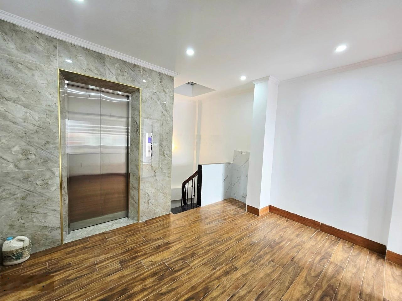 Cho thuê văn phòng phố Khương Đình, Thanh Xuân, Hà Nội, DTSD 140m2, thông sàn, giá 21tr/tháng