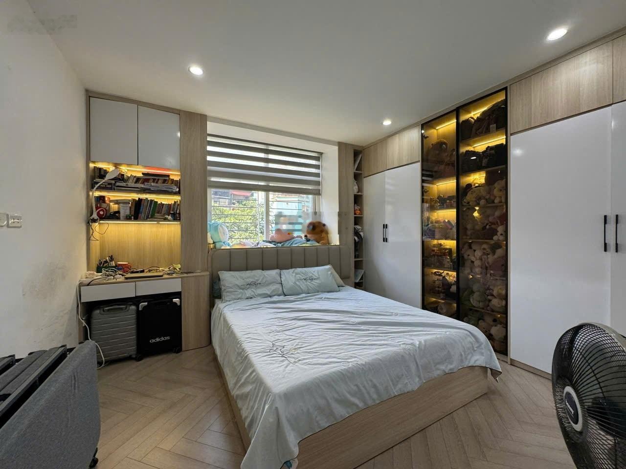 Bán căn hộ 3PN, 2VS tại P305b Tập Thể B11b, Doãn Kế Thiện, 4,75 tỷ, 80m2, chính chủ, uy tín