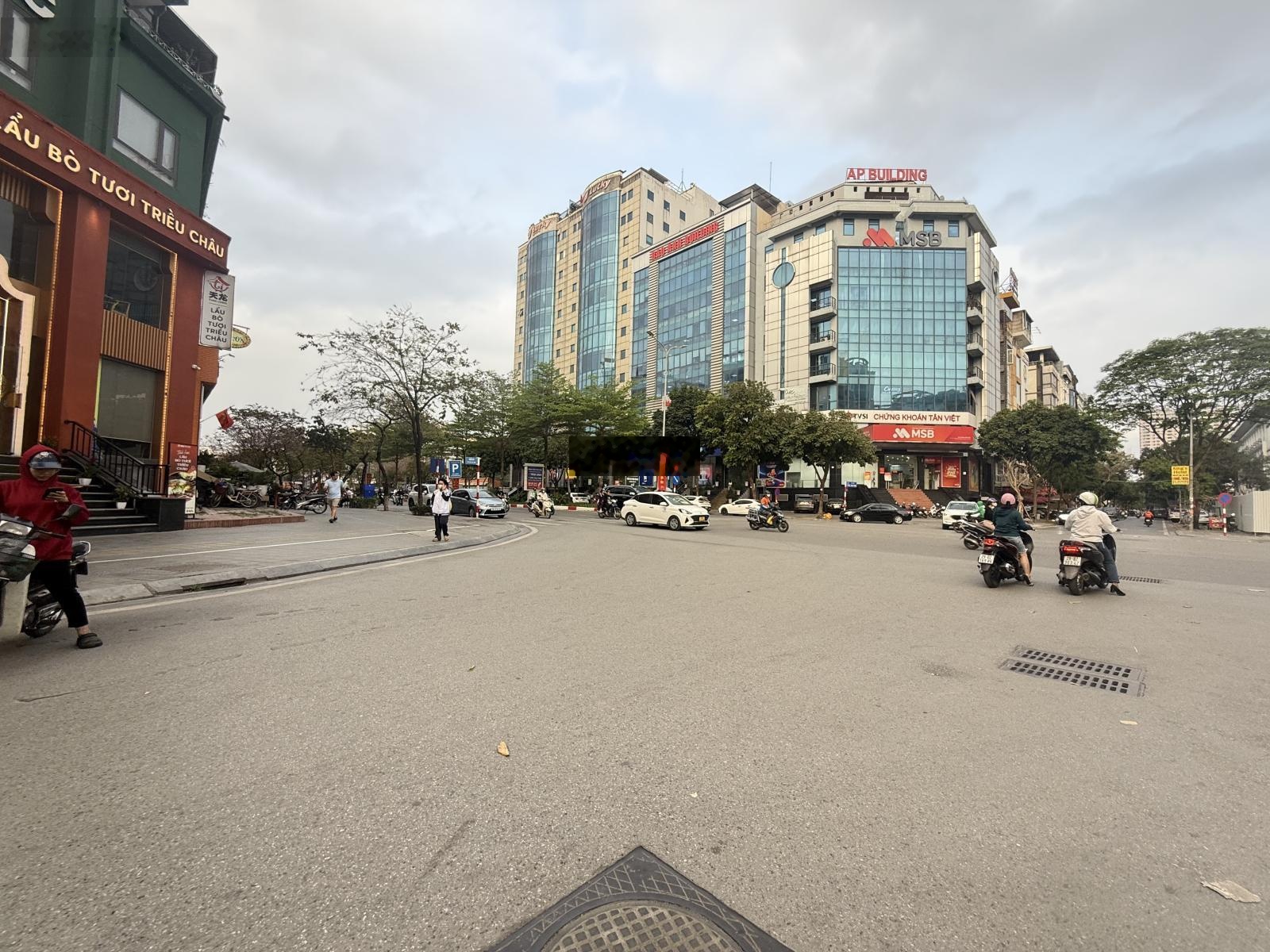 Siêu đẹp lô góc - 3 ô tô tránh - vỉa hè rộng - ba bước chân ra phố trần thái tông - ngõ thông