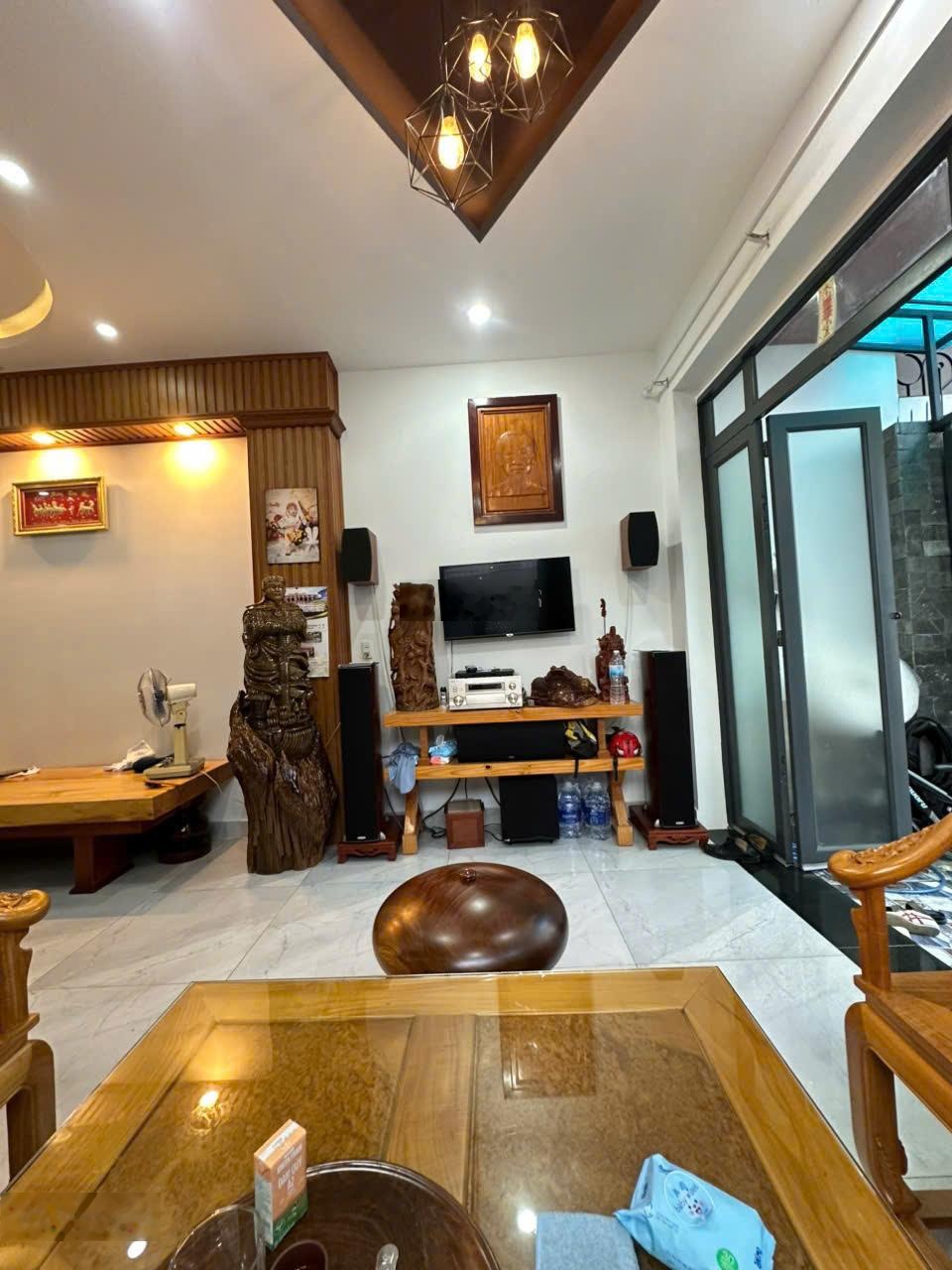 Căn góc nhà 3 tầng hẻm xe tải sau lưng trường THPT Thủ Đức Bình Thọ
