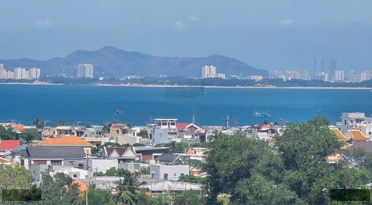 Tt long hải view biển 2 tỷ 830 có bớt , khu dân cư , cách biển dinh cô 1,5km