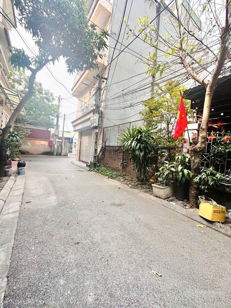 Bán 75m2 đất phân lô Giang Biên, mặt tiền rộng 5.35m, đường nhựa 6m, giá 14.1 tỷ
