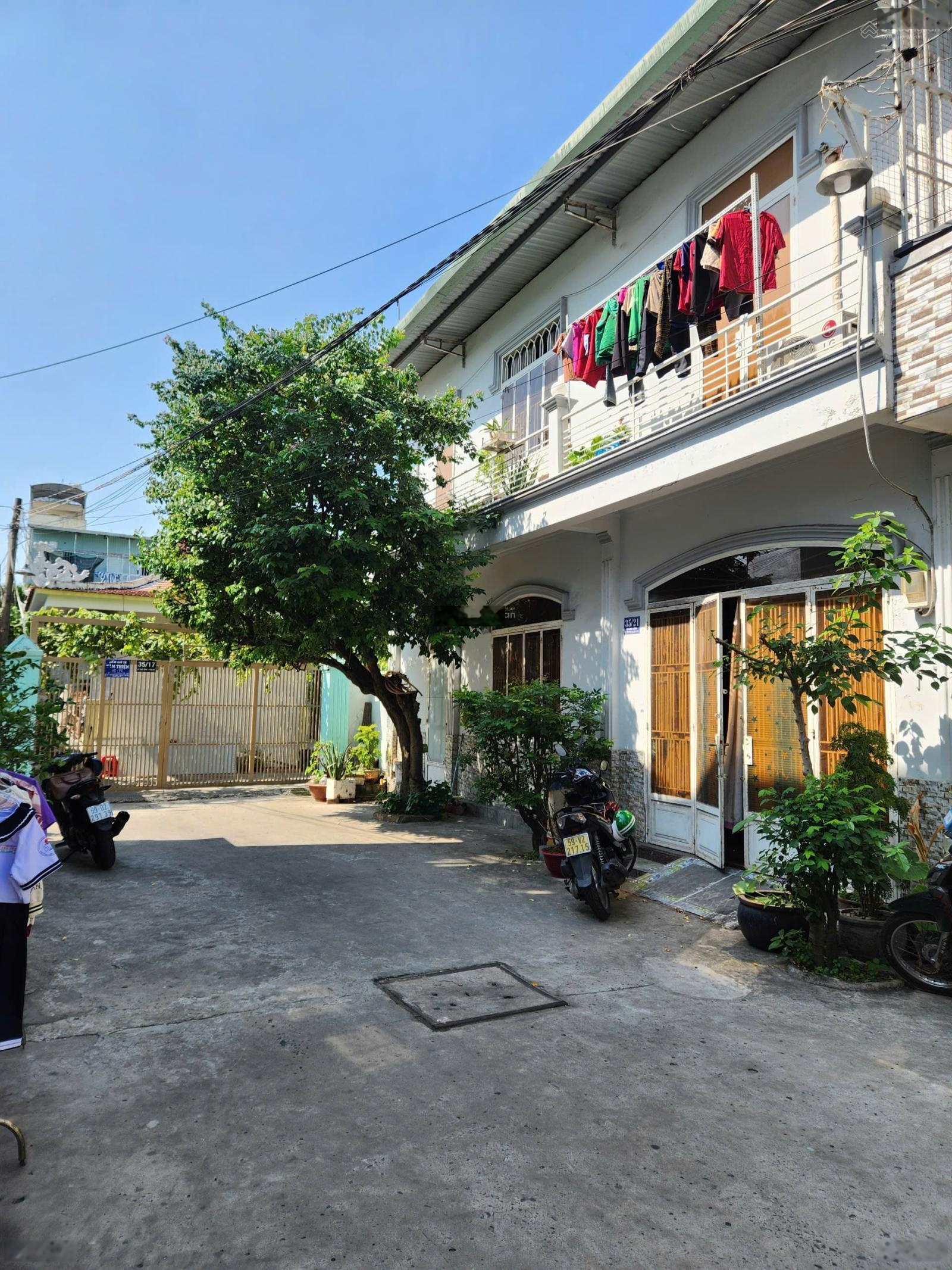 Siêu phẩm ngang 11m hẻm xe hơi 6m gần AEON Tân Phú. nhà 2 tầng ban công rộng thoáng. Giá chỉ 5.8 tỷ