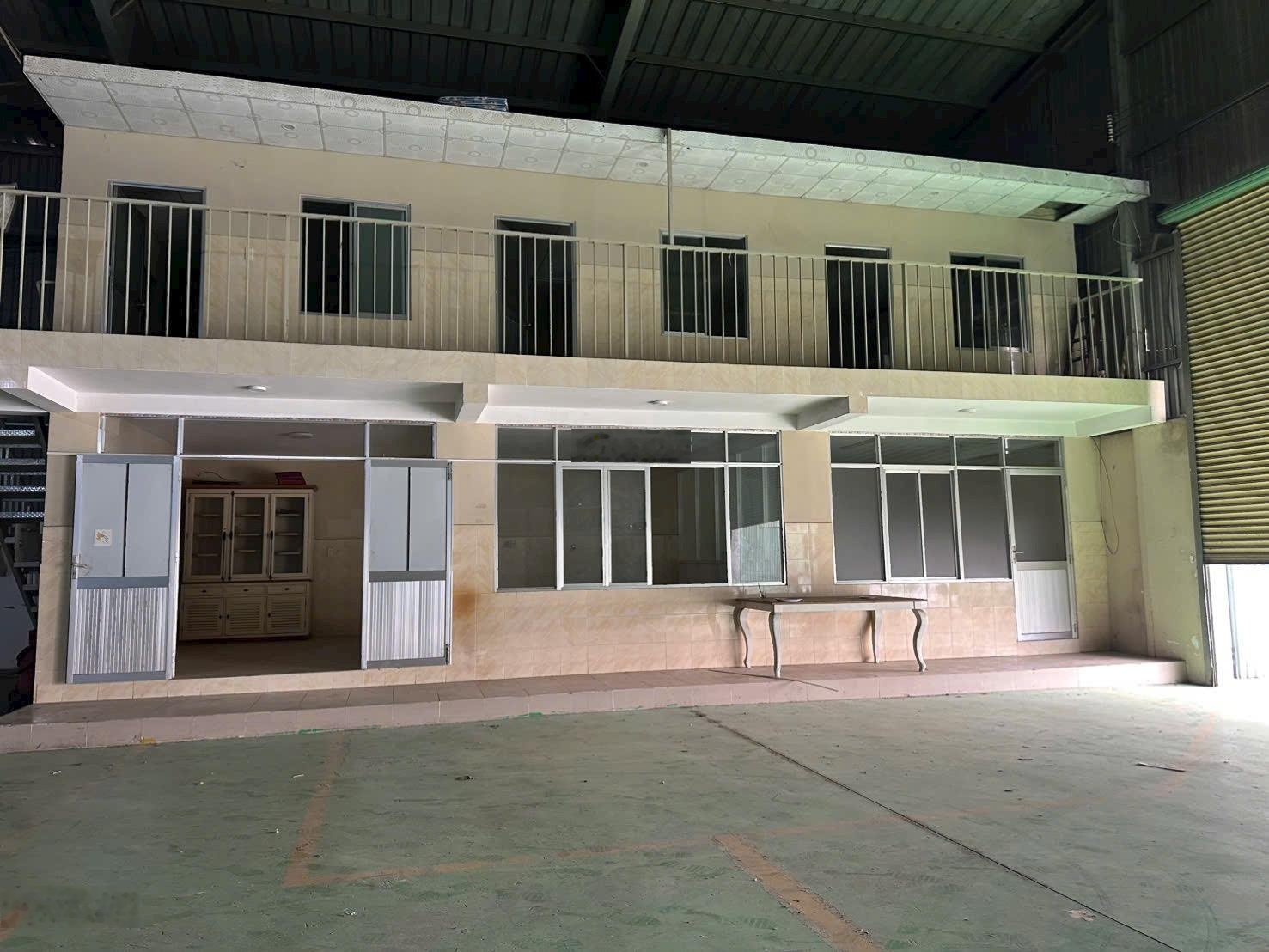 Cho thuê xưởng Tân Uyên - (Bình Dương cũ) DT đất: 3500m. DT nhà xưởng 2300m2 giá 160 triệu