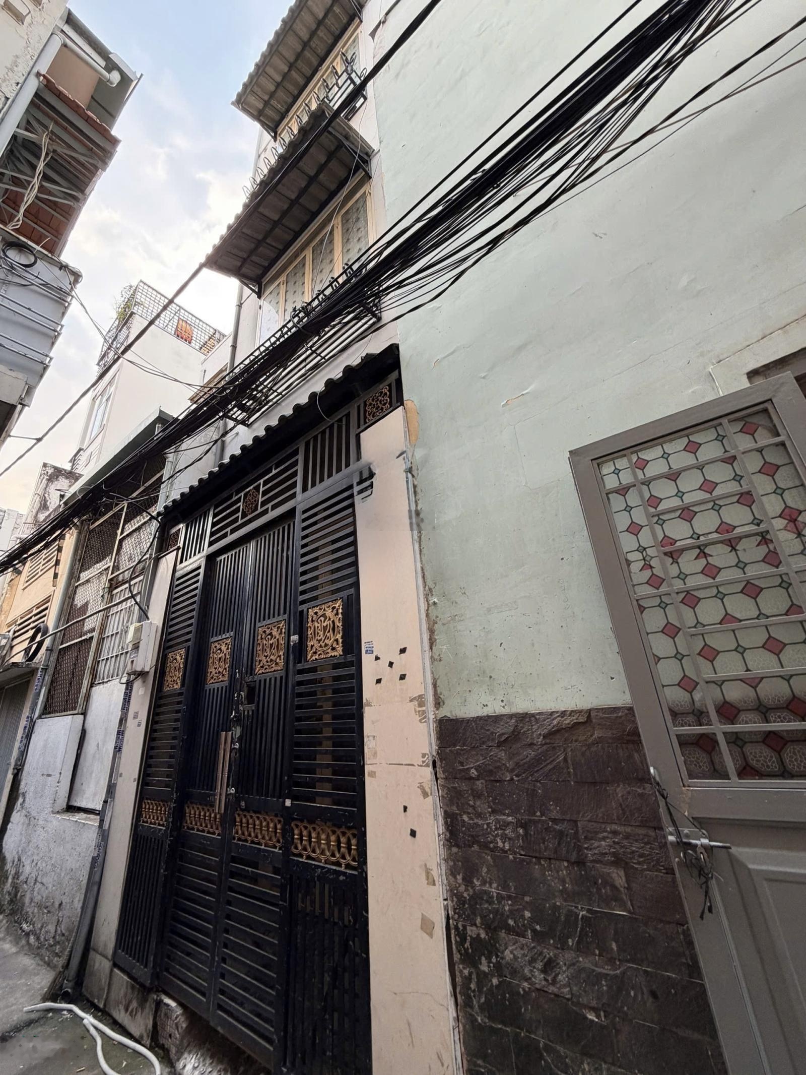 Bán nhà Huỳnh Văn Bánh, 3PN, 3WC, 3 tầng
