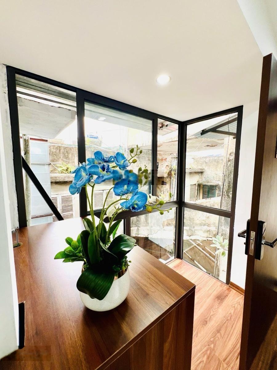 Một căn duy nhất! Tập thể Huỳnh Thúc Kháng, Đống Đa, lô góc View phố, 90m2, 3 PN, full nội thất.