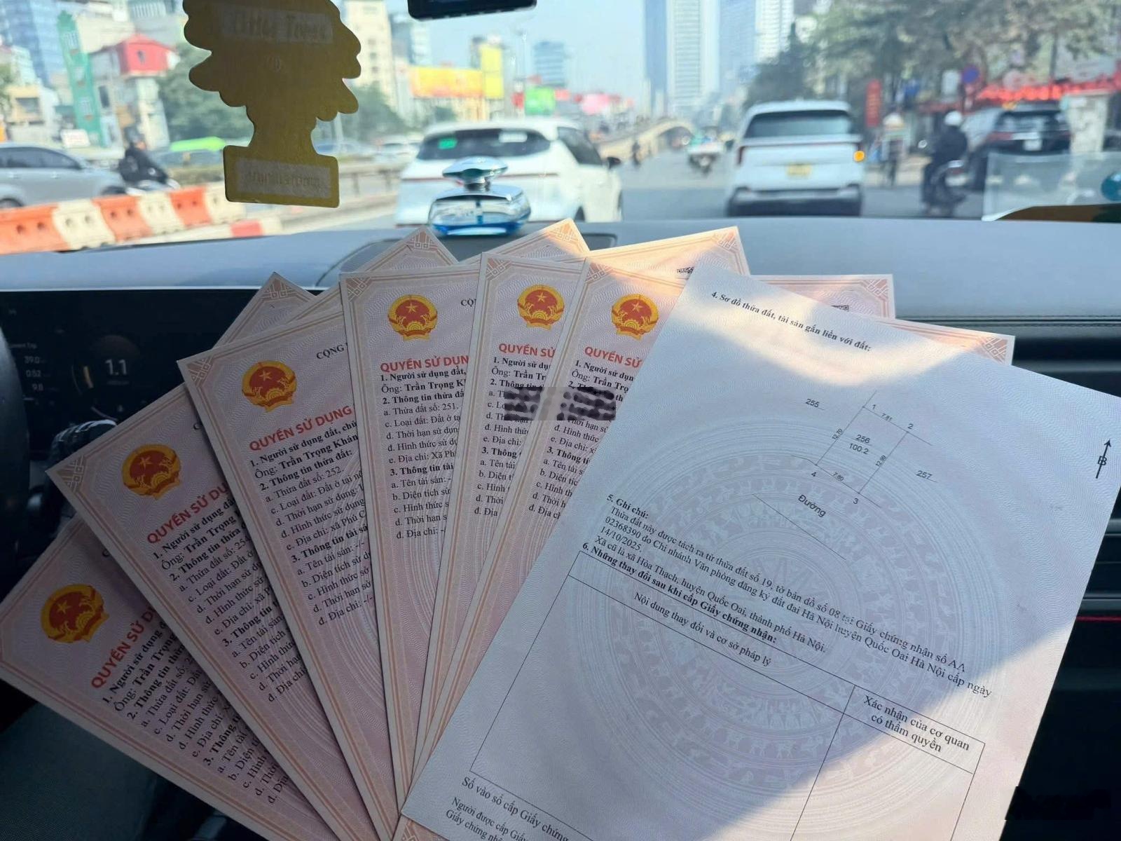 Bán nhanh lô đất đẹp đã có sổ full thổ cư, đường 2 xe tải . LH : 0382996783