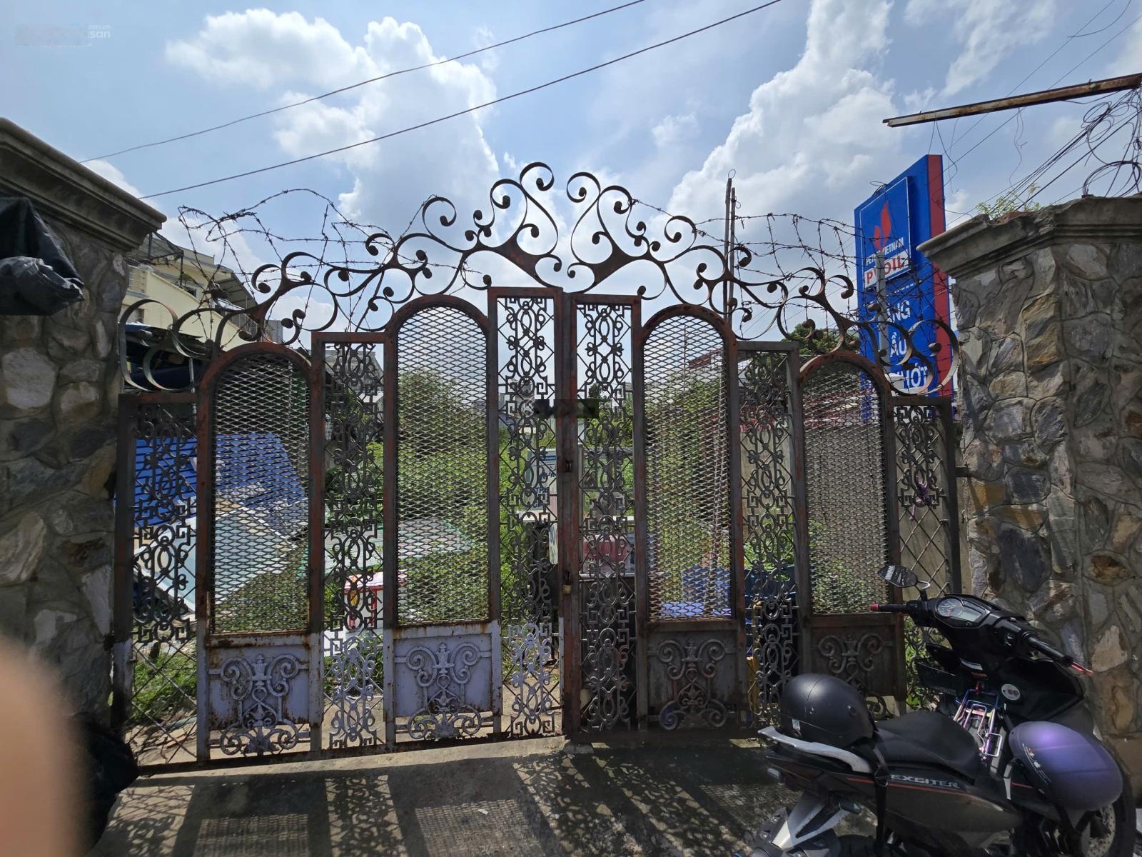 Bán đất tại Nguyễn Duy Trinh, Q9, HCM, giá siêu hời 80 tỷ, 1865.4m2
