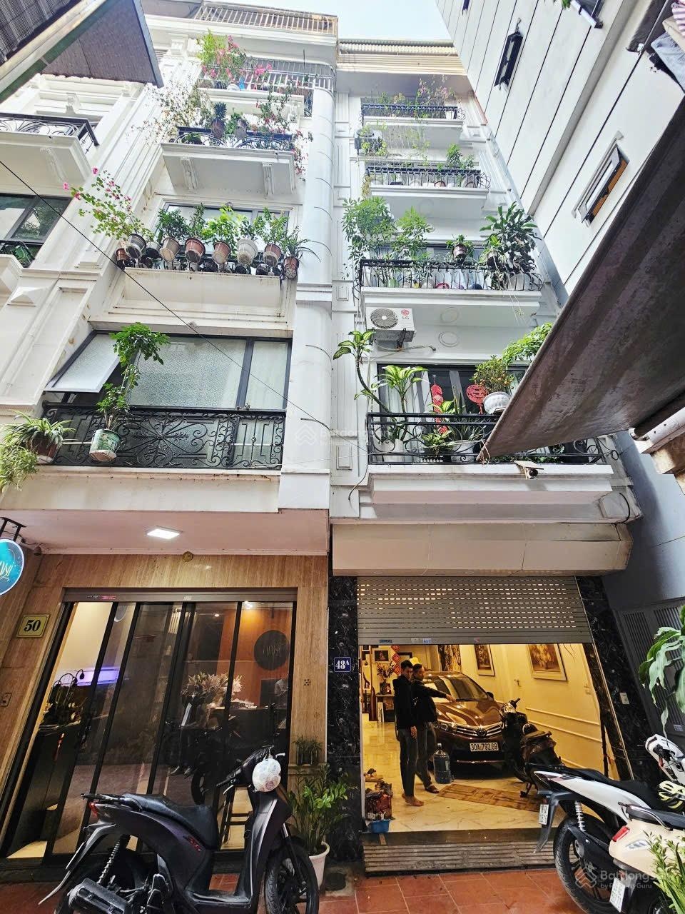 Bán nhà liền kề Văn Quán Hà Đông diện tích 90m2 5 tầng vỉa hè rộng kinh doanh tốt giá 22 tỷ.