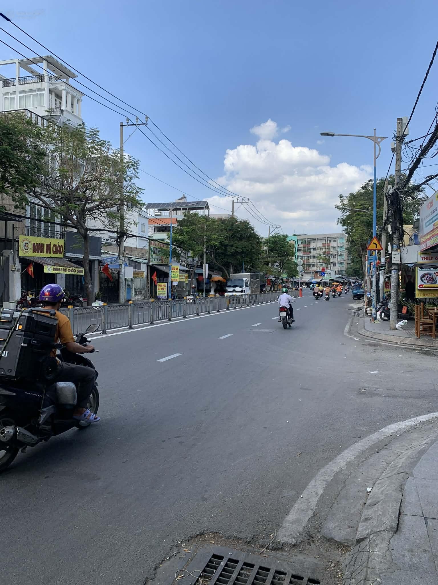 bán nhà mặt tiền ngang 4m dài 15m tại 170 kênh Tân hoá phường Phú Trung quận Tân Phú TPHCM