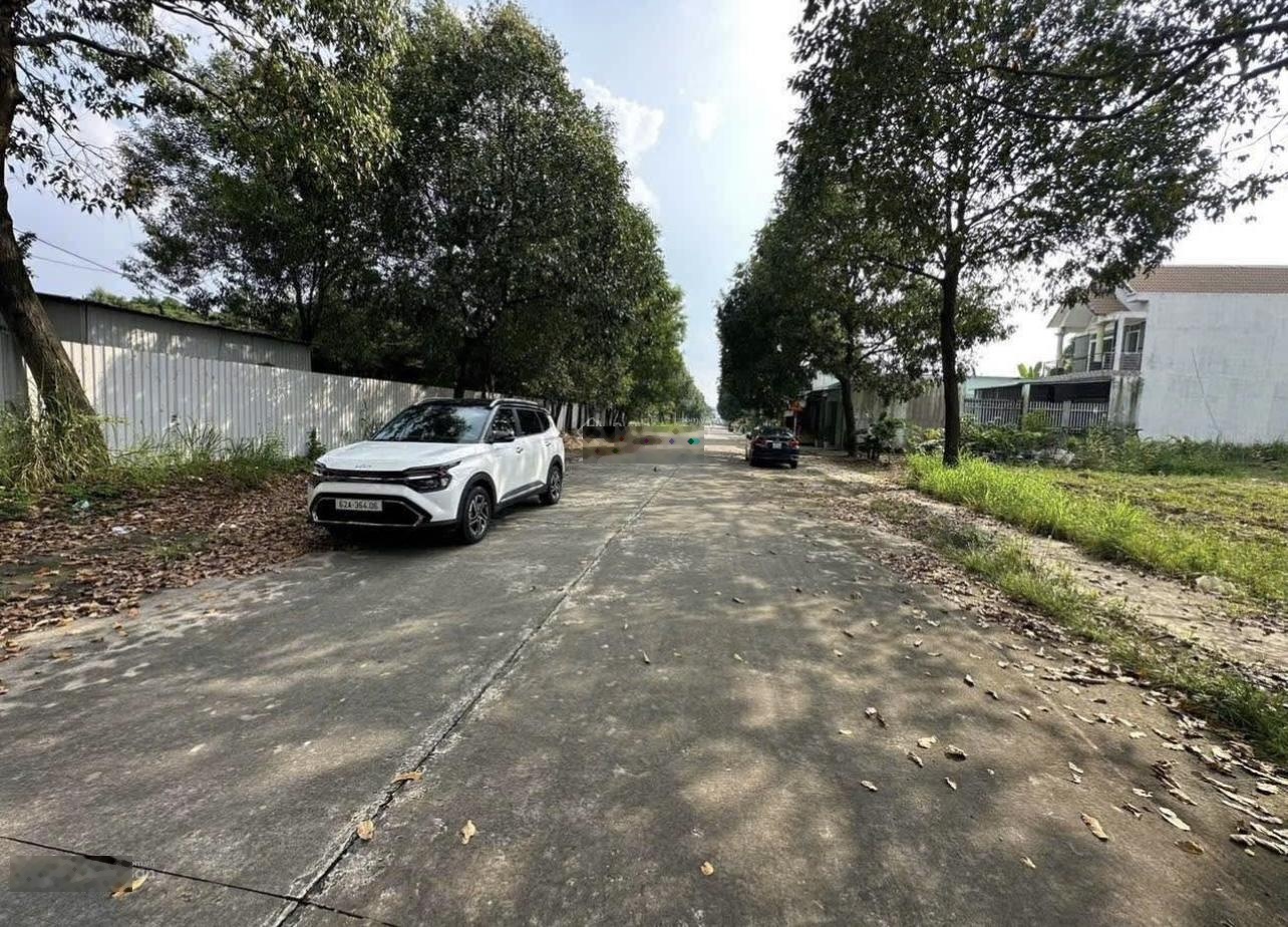 Chủ gửi bán lô đất ở ngay đường d2 lai uyên bàu bàng dt150m2 shr có thương lượng giá