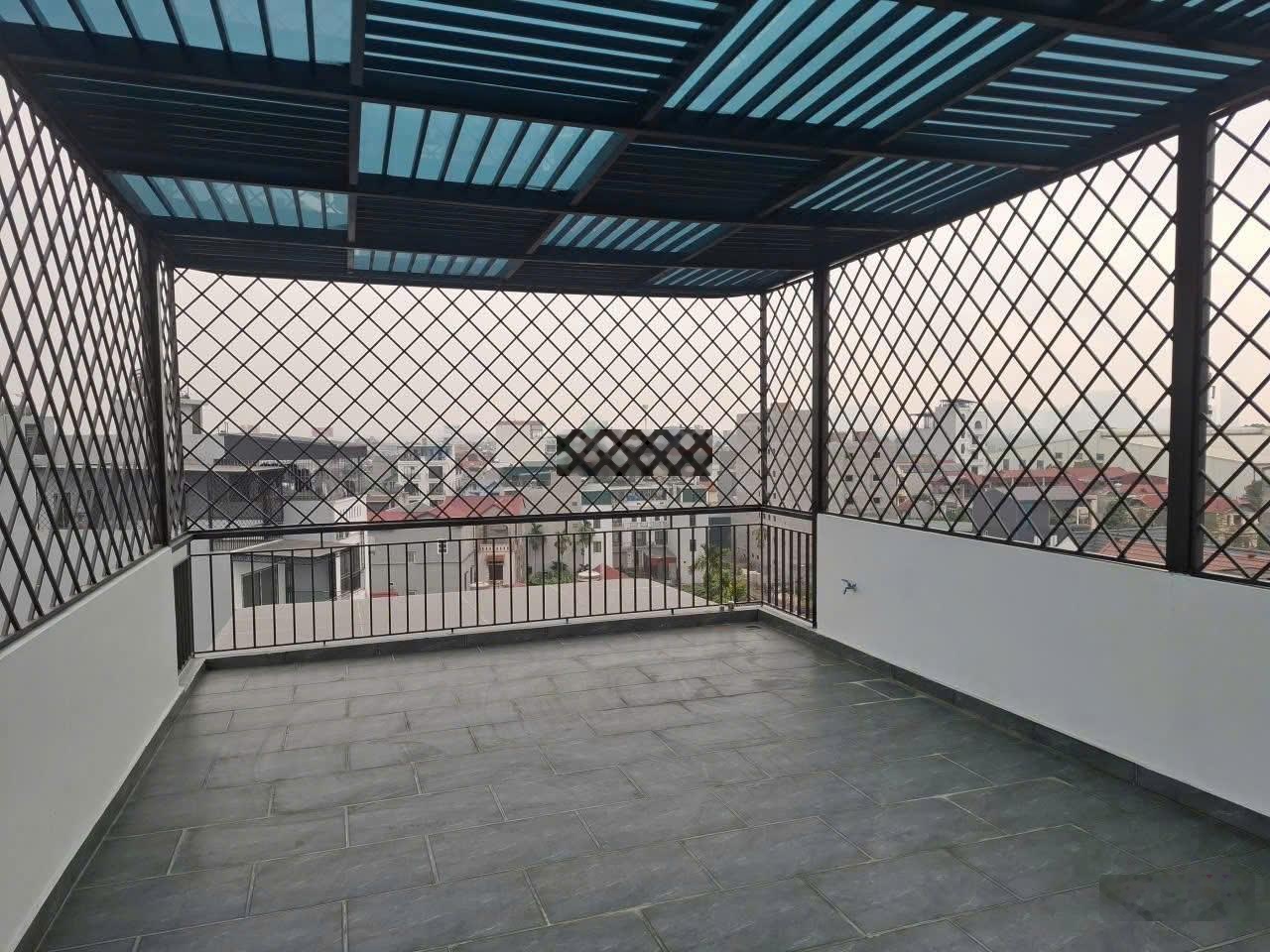 Nhà phố Cự Khối Long Biên 72m2, 7 tầng thang máy KD đỉnh ô tô đỗ cửa full nội thất giá 15,5 tỷ