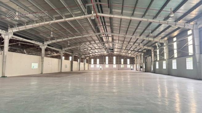 Bán kho xưởng DT 40x101m tầng 2 lửng KCN Đức Hòa 3, giá 36 tỷ sát giá trực tiếp chủ