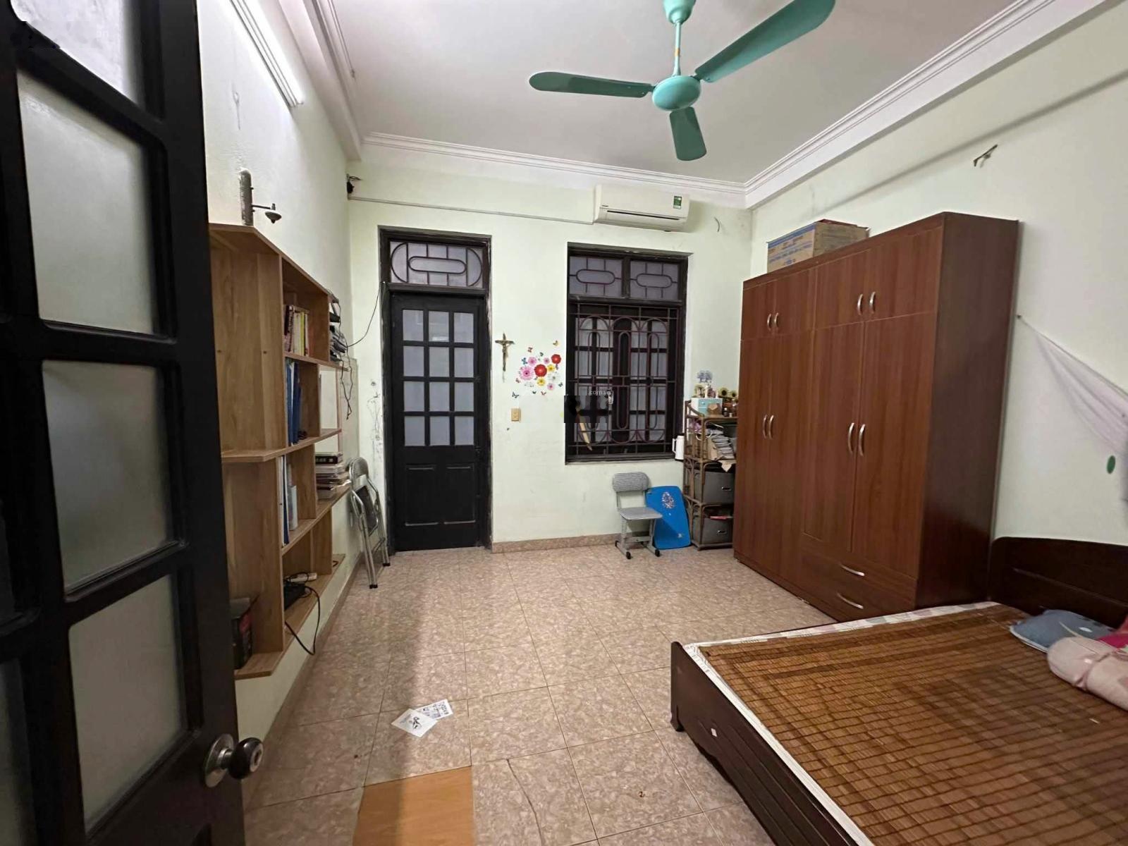 Chủ nhà chuyển sang nước ngoài cần bán gấp căn nhà 2 mặt tiền đường Chiến Thắng ngã 3 Tân Triều