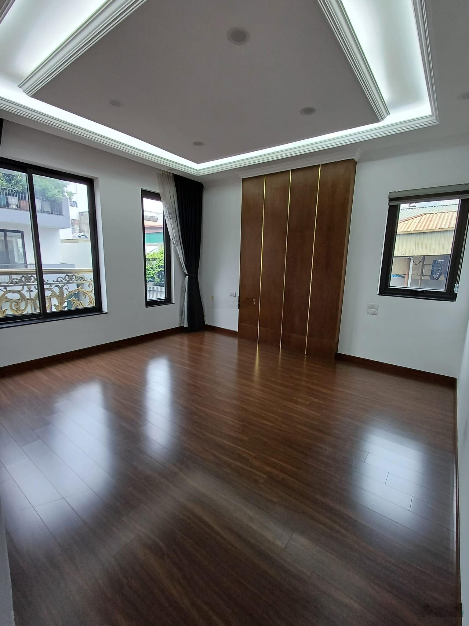 Cho thuê nhà mới hiện đại ngõ 80 Trung Kinhs. DT 80m x 5t, mt 5m Giá 28tr