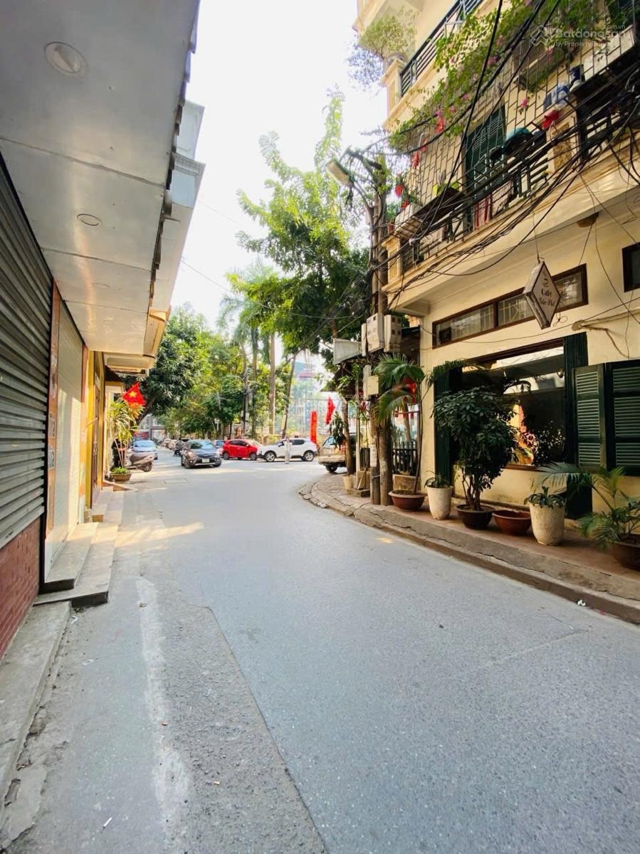 Bán nhà Mai Dịch, 1 phút ra phố, ô tô vào nhà, dân xây, ngõ thông, dân trí cao, 52m 5 ngủ, ở ngay.
