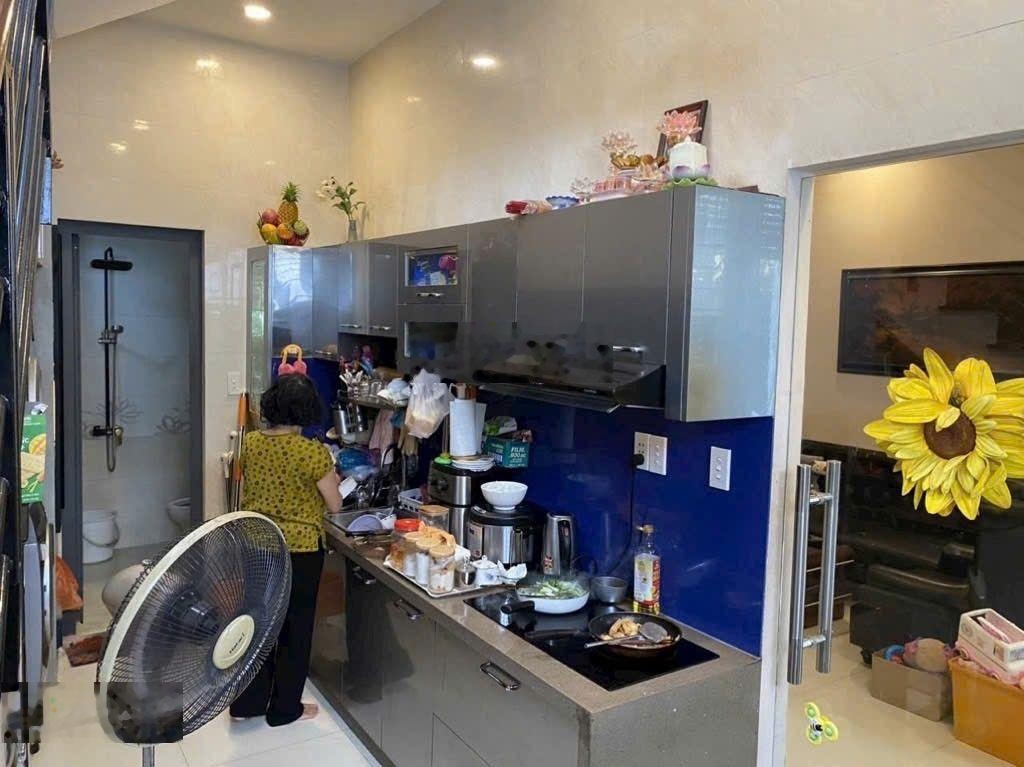 Bán nhà Quận 7 Trần Văn Khánh cầu Tân Thuận ngang 6m5 dài 8m góc 2 mặt thoáng nhà 2 tầng 3 phòng