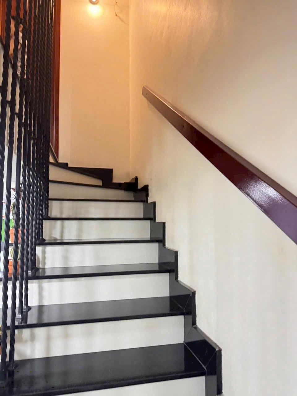 Mặt tiền kinh doanh Công Chúa Ngọc Hân. DT 45m2. 3 tầng