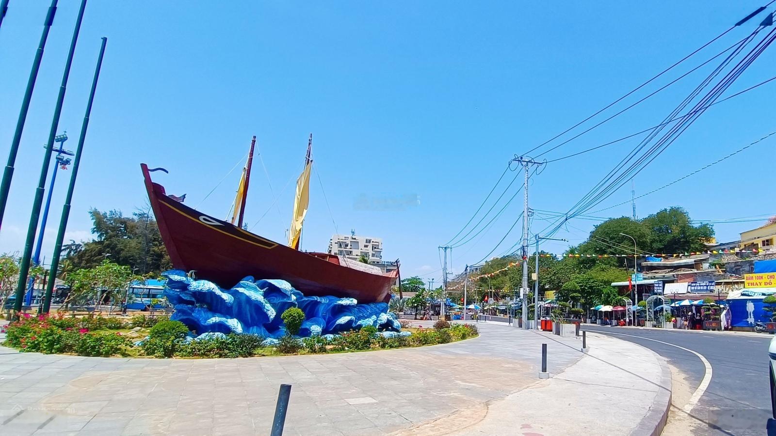 Bán khách sạn ven biển Long Hải siêu vip về thu nhập hàng tháng phòng mạch luôn kín khách giá 80 tỷ