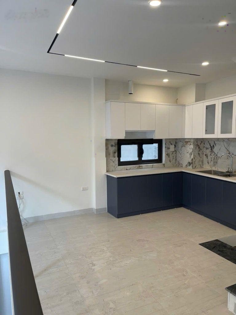 Chỉ 8,x tỷ có ngay nhà lô góc 6 tầng phố trạm