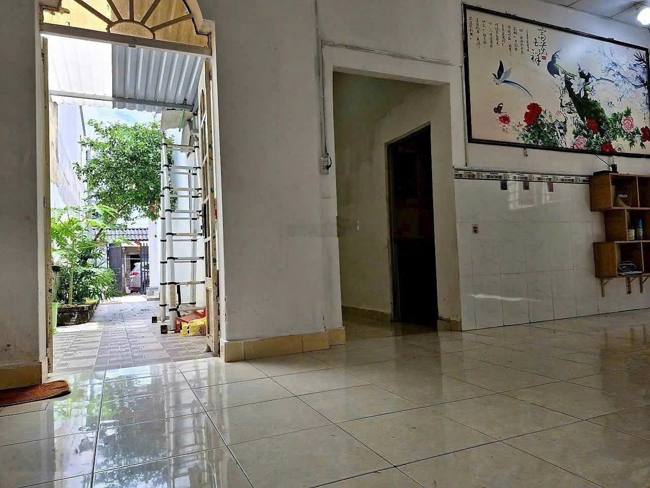 Chính chủ cho thuê nhà nguyên căn, sân vườn rộng, đường số 8 linh xuân, gần đại học quốc gia tp.hcm