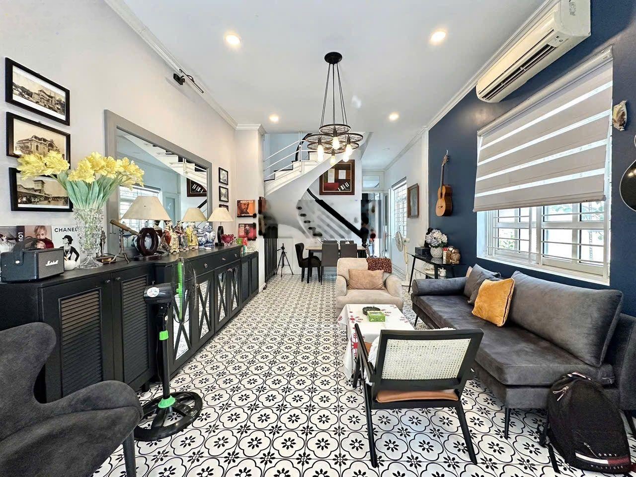 Xuất cảnh bán gấp - Bán nhà Hoa Lan 60m² 4 tầng - 29 tỷ