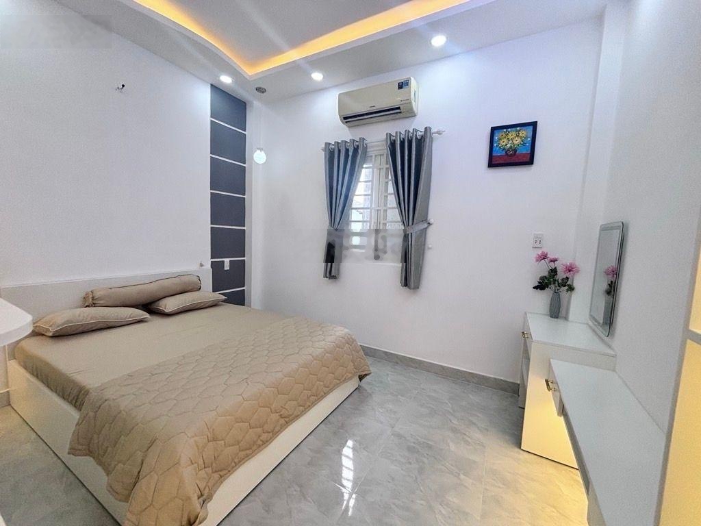 Bán nhà đẹp - mặt tiền kinh doanh - đường huỳnh tấn phát- hẻm xe hơi giá chỉ 7.x tỷ - sát quận 7