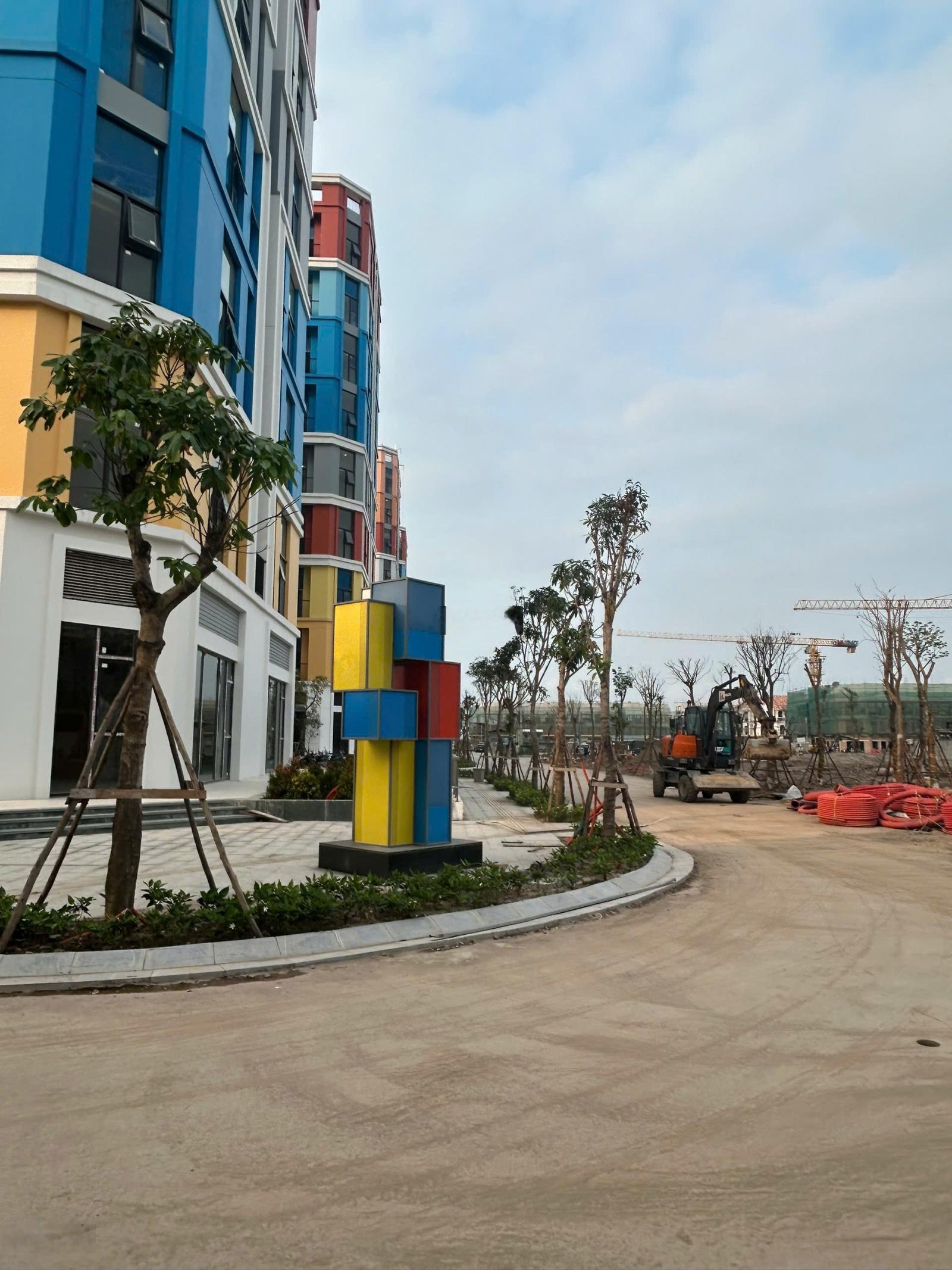 Chuyển nhượng căn Biệt Thự siêu Vip view công viên 5000m2 và 8 toà chung cư giá 15 tỷ.Lh 0912866945