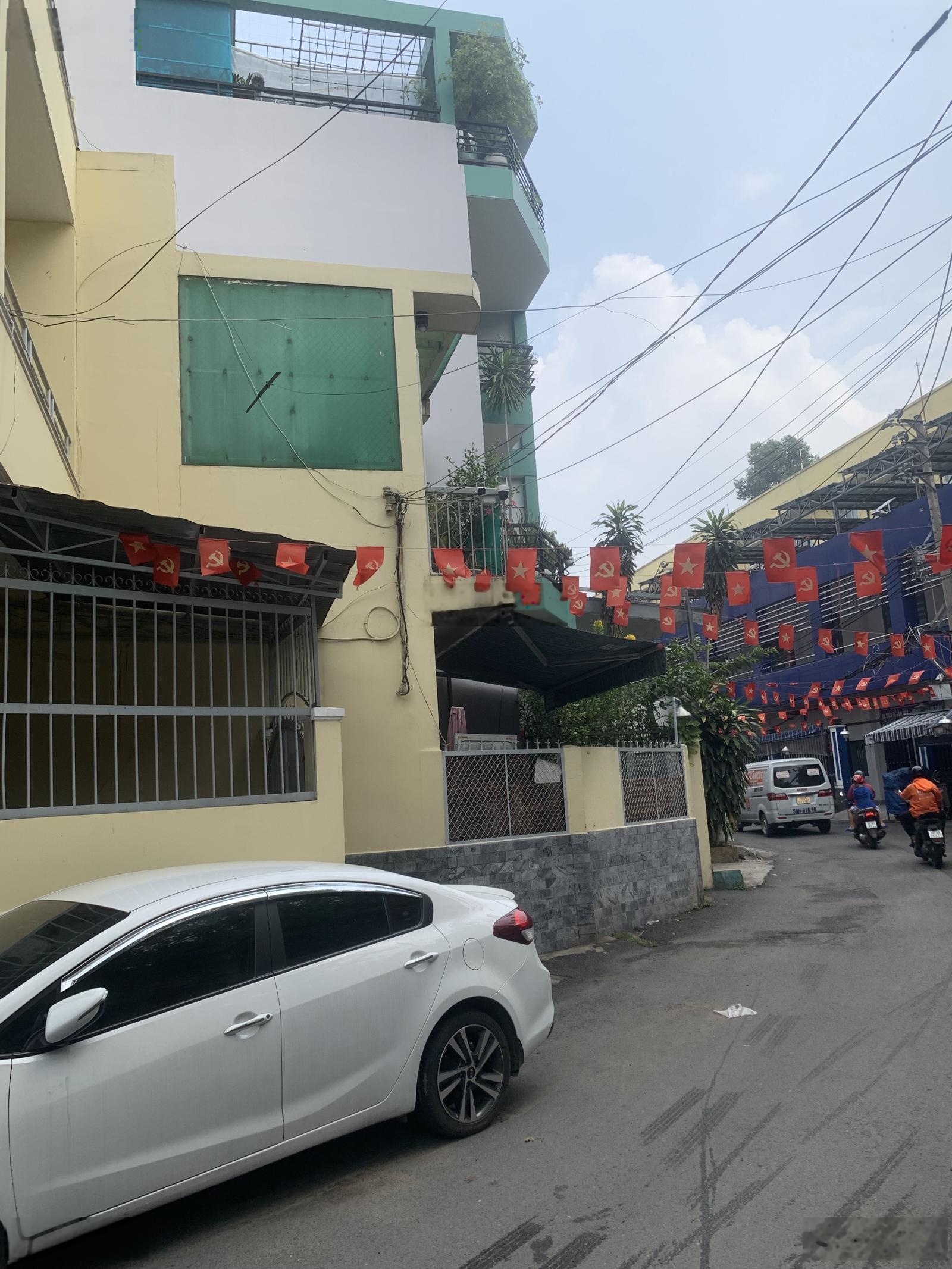 Nhà lô góc, sát landmark 81, giáp quận 1 hẻm 6, 3 tầng 4pn, gần nguyễn hữu cảnh, dt 90m2 - ngang 5.