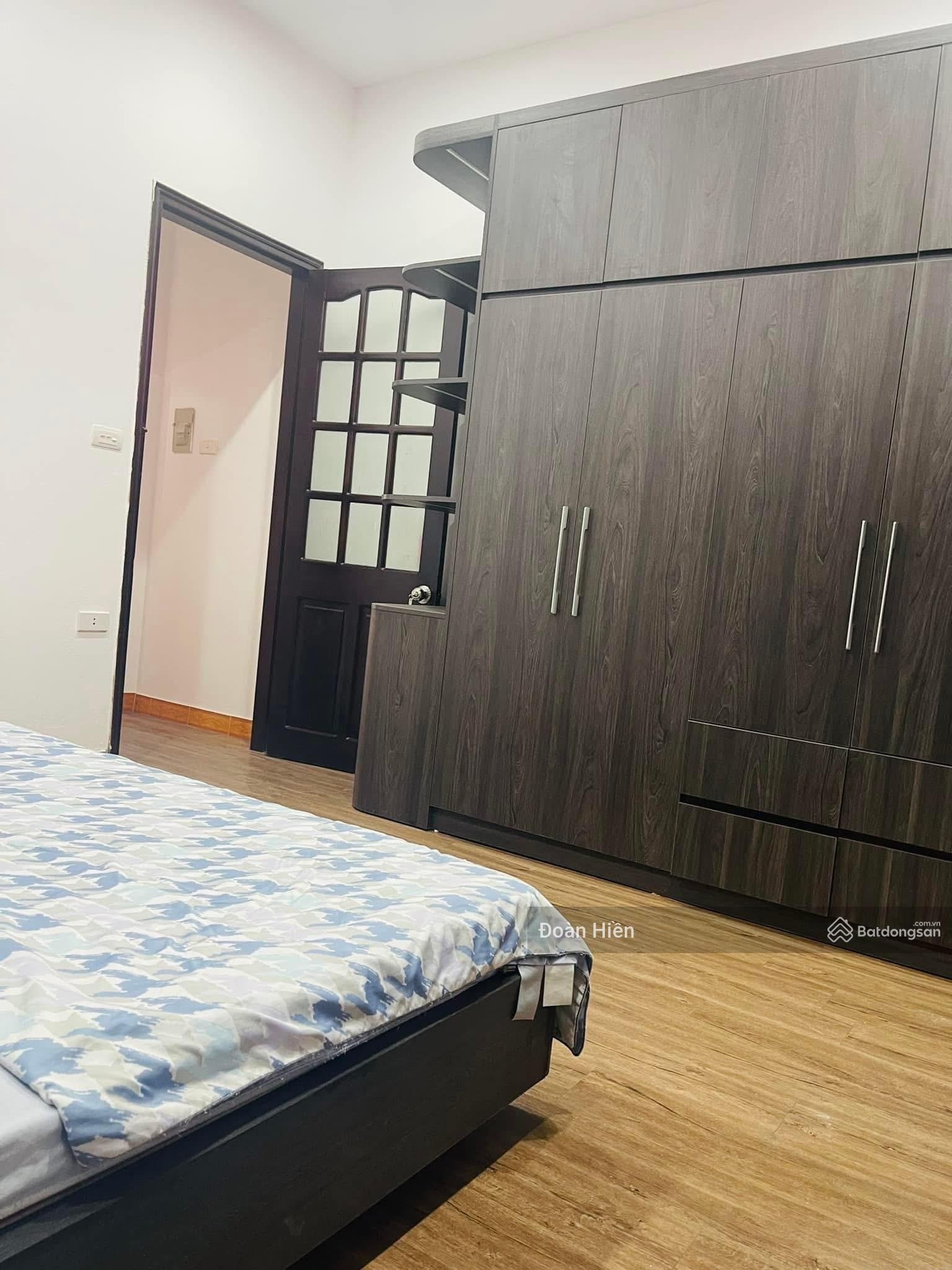 Nhà đẹp ở ngay! Phố Kim Mã, hơn 100m ra phố, ngõ ba gác, nhà dân xây KCBT, tặng NT, 52m*5t