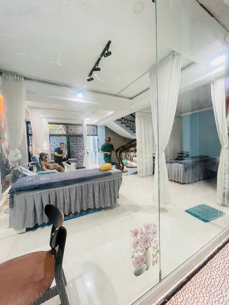 Cho thuê biệt thự căn hẻm 8m 40/5C Nguyễn Văn Đậu, Phường 6, Bình Thạnh