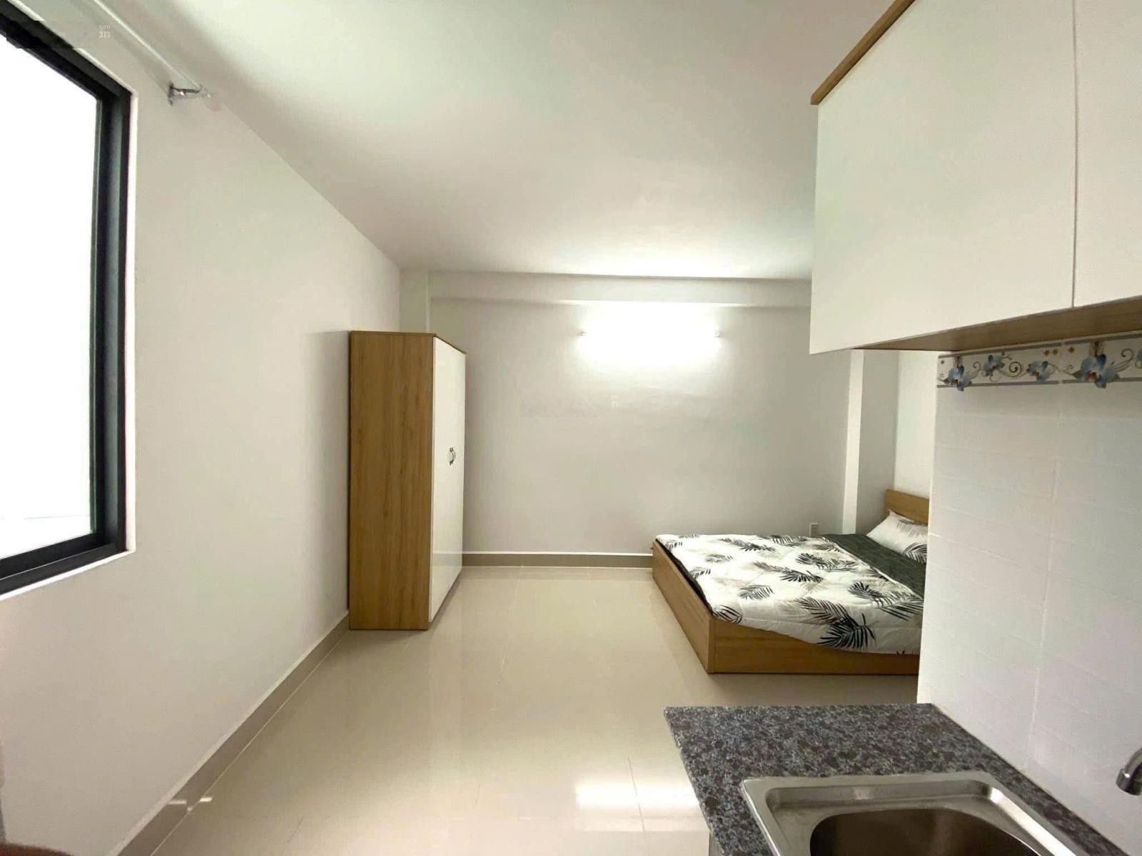 Chính chủ cần bán gấp nhà 325/48 Bạch Đằng. DT (4.8x18m). 5 tầng. TN: 45 triệu/tháng. Chỉ 10.9 tỷ