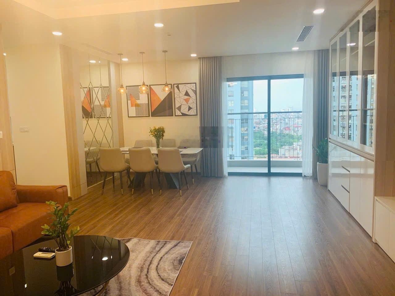 Chính chủ cần chuyển nhượng căn hộ 116m2 (căn góc) tại Golden Park. LH trực tiếp: 0966189381