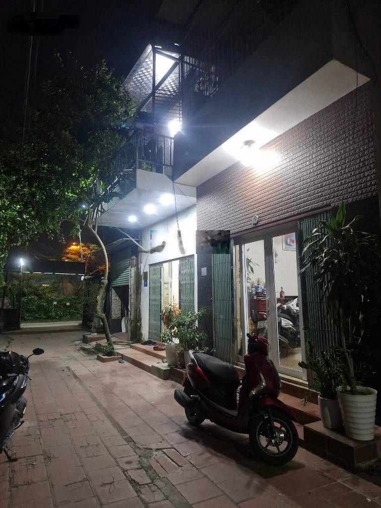 Bán Nhà dân xây -Thanh Đàm - VĨnh Hưng -40m2- 10m ra ngõ ô tô - Sân rộng thoáng - Giá 7,35 tỷ
