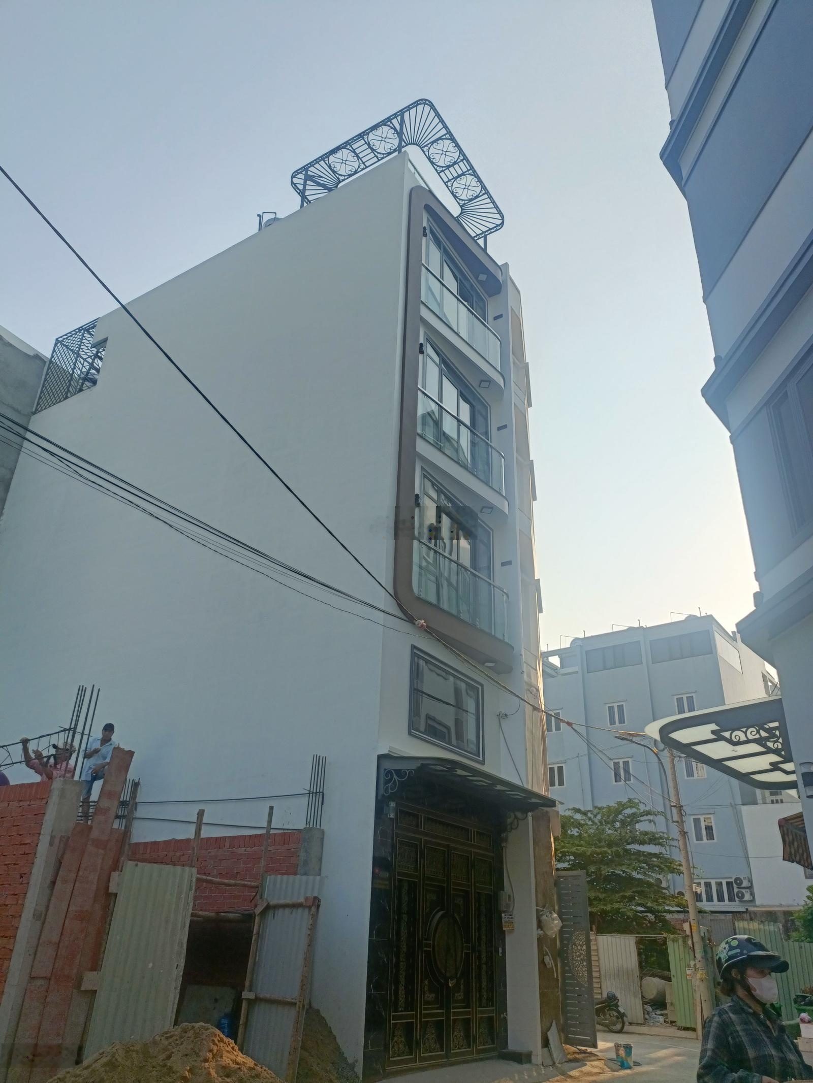 Bán nhà hẻm xe hơi, khu đồng bộ.