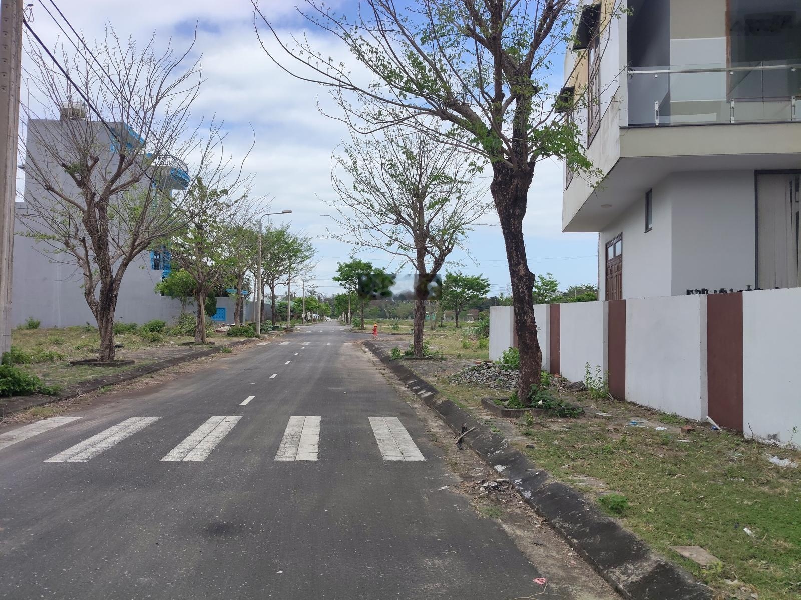 Bán đất cạnh sông, cách biển 1.5 km, 100m2, hạ tầng hoàn chỉnh, thích hợp xây villa cho thuê
