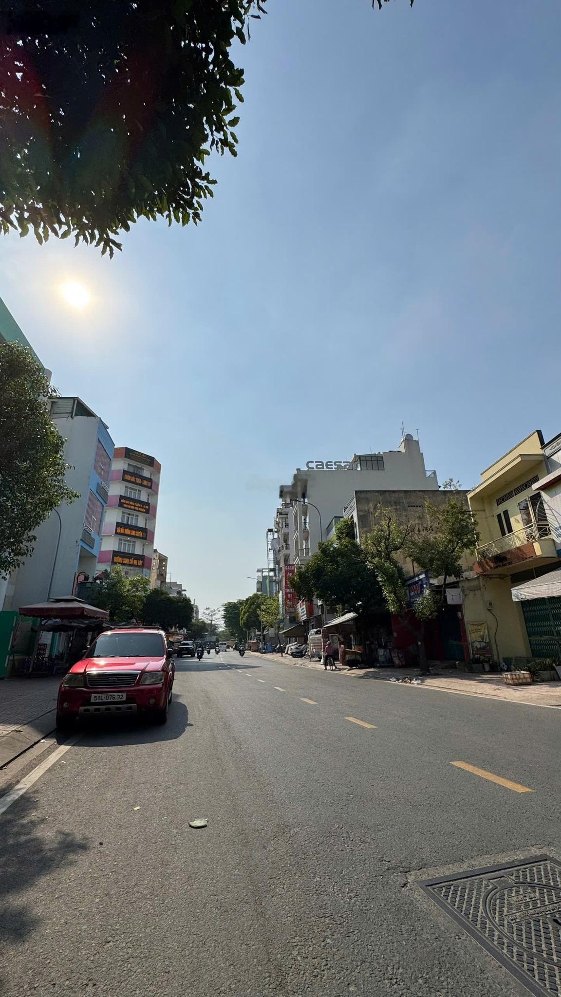 Bán nhà mặt phố kinh doanh Gò Dầu, 12,5 tỷ, 4,3x17m Nở hậu, 4 tầng kiên cố , pháp lý đầy đủ, uy tín