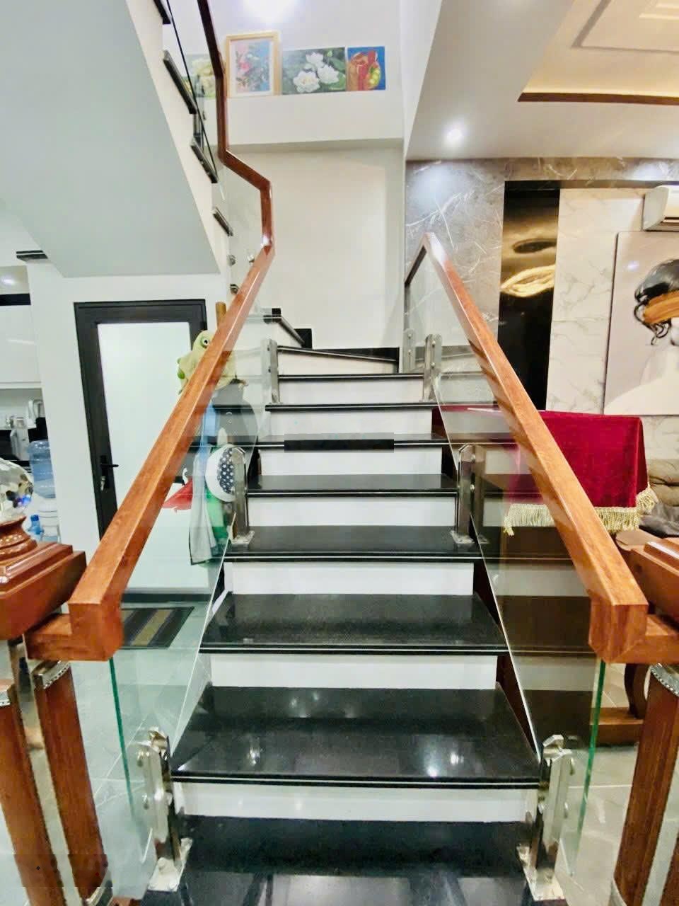 Nhà bà hom, q6, 70m2 ngang 5m, ô tô ngủ nhà, gần vòng xoay phú lâm, giá 7 tỷ