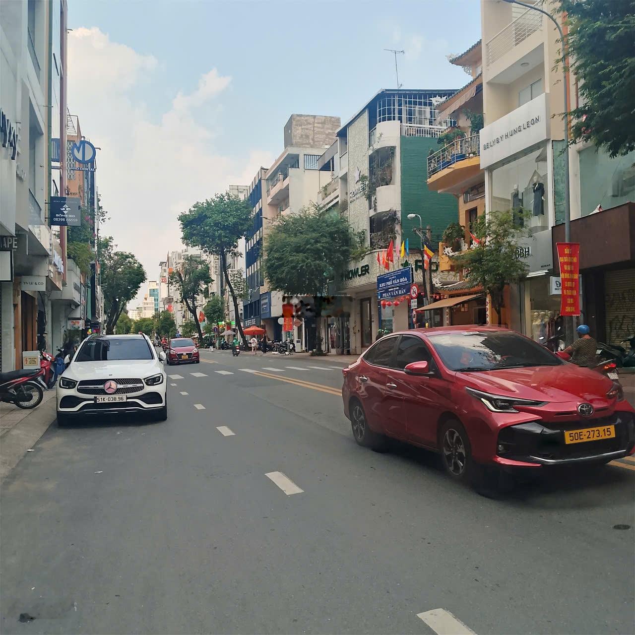 Nhà 4 tầng Mặt tiền đường Võ Văn Tần. Giá 30 tỷ.