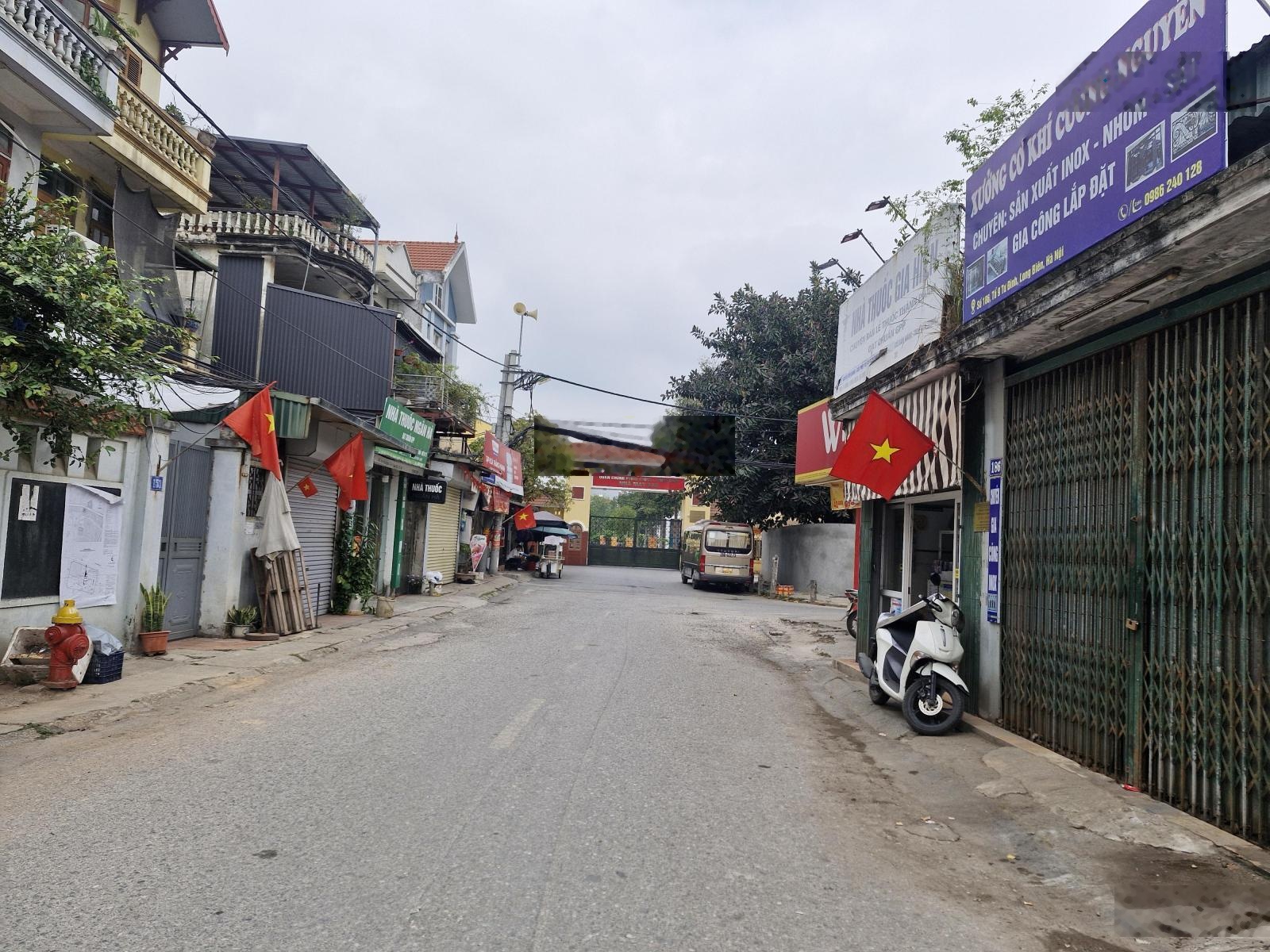 Bán đất mặt phố Tư Đình, Cổ Linh, 66m2, MT 4m, giá 14.7 tỷ, lô góc, siêu kinh doanh, siêu hiếm
