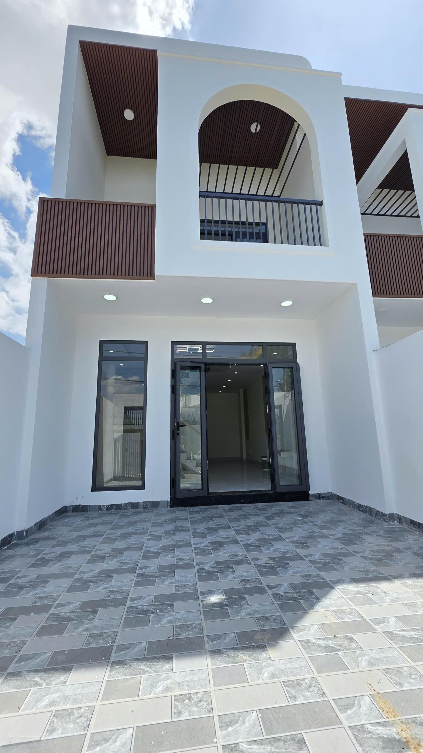 Bán gấp nhà 1 Trệt 1 lầu sổ riêng thổ cư ngay trường tiểu học Tân Phú Cơ Sở 1, TT 500TR nhận nhà ở