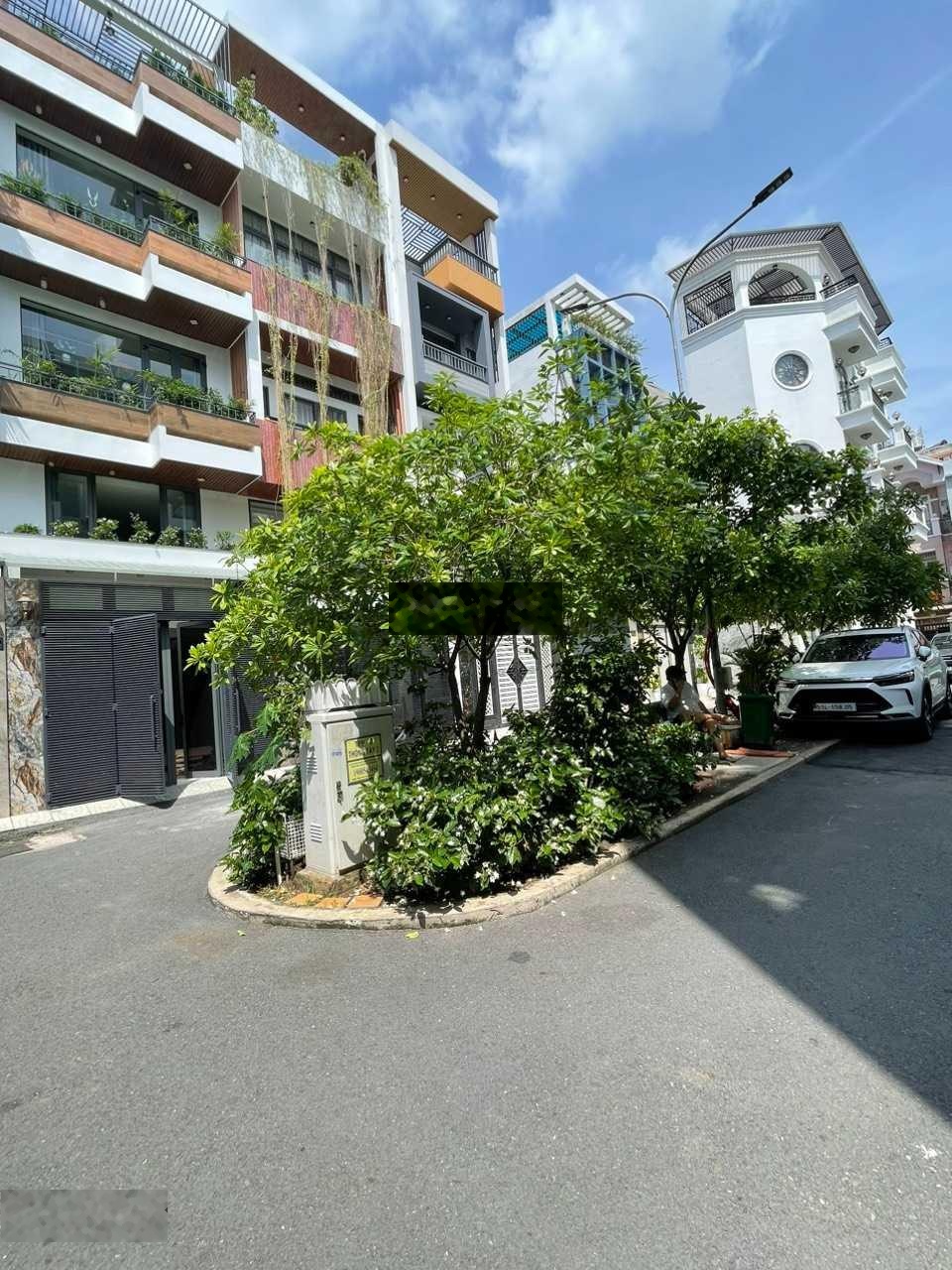 Nhà Lê Đức Thọ, P.15, GV. DT: 4,4m x 18m trệt 3 lầu ST, có thang máy, giá: 9,380 tỷ TL