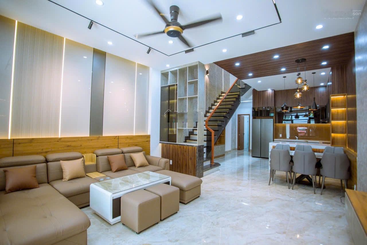 Bán nhà mặt tiền dương thưởng, 2 tầng khu hòa cường bắc, nở hậu, giá sụp hầm , hot hot....